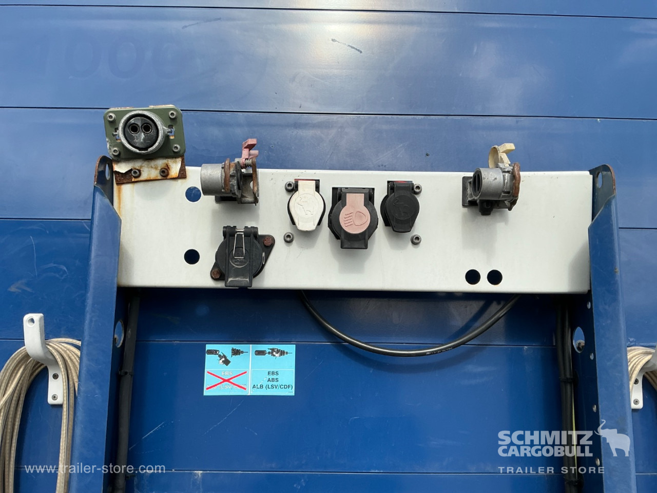 SCHMITZ Curtainsider Standard Taillift - Semi-reboque de lona: foto 4 SCHMITZ Curtainsider Standard Taillift - Semi-reboque de lona: foto 4
