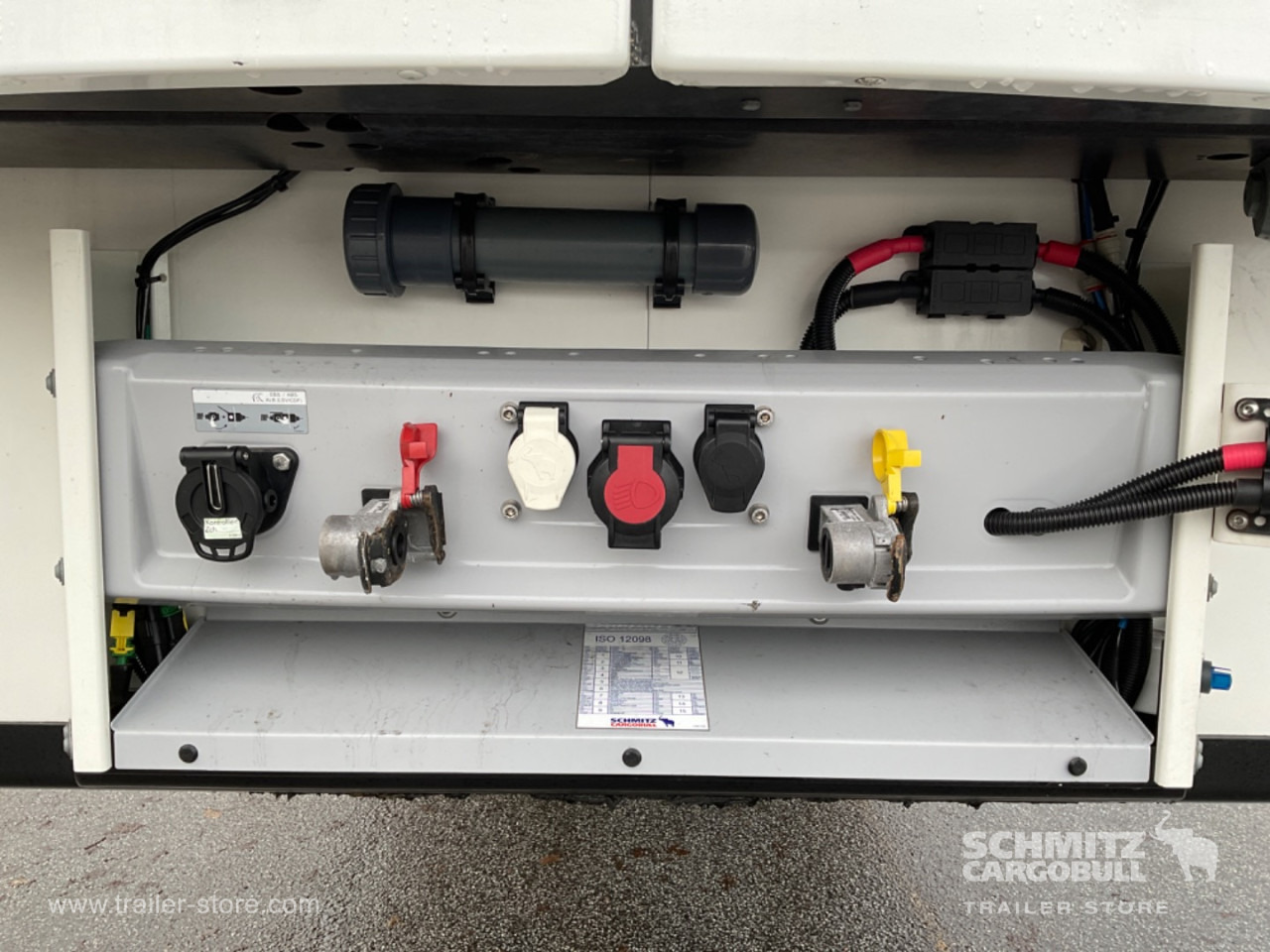 SCHMITZ Reefer Standard Taillift - Semi-reboque isotérmico: foto 4 SCHMITZ Reefer Standard Taillift - Semi-reboque isotérmico: foto 4