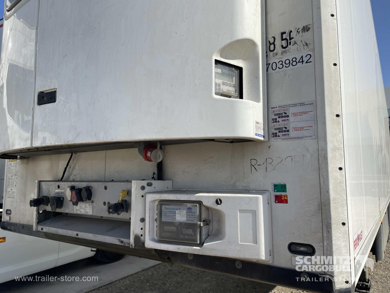 SCHMITZ Semiremolque Frigo Standard - Semi-reboque isotérmico: foto 2 SCHMITZ Semiremolque Frigo Standard - Semi-reboque isotérmico: foto 2