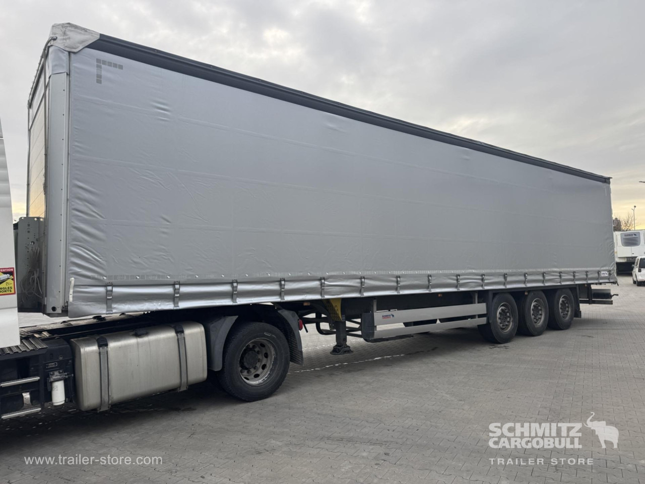 SCHMITZ Curtainsider Standard - Semi-reboque de lona: foto 5 SCHMITZ Curtainsider Standard - Semi-reboque de lona: foto 5