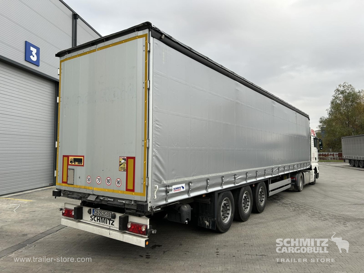 SCHMITZ Curtainsider Standard - Semi-reboque de lona: foto 4 SCHMITZ Curtainsider Standard - Semi-reboque de lona: foto 4
