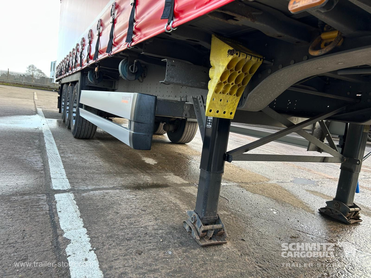 SCHMITZ Curtainsider Standard UK - Semi-reboque de lona: foto 4 SCHMITZ Curtainsider Standard UK - Semi-reboque de lona: foto 4
