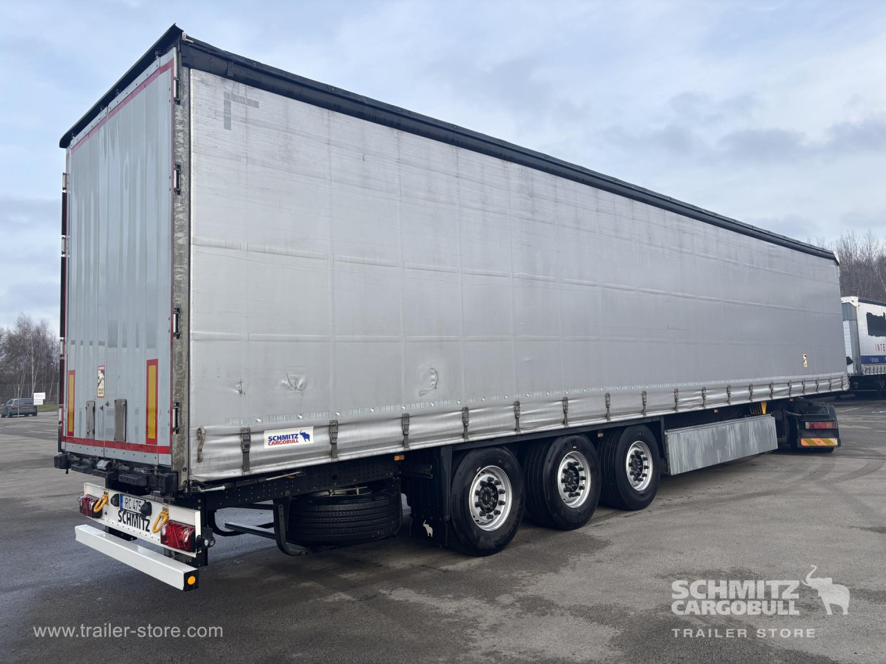 SCHMITZ Curtainsider Standard - Semi-reboque de lona: foto 1 SCHMITZ Curtainsider Standard - Semi-reboque de lona: foto 1