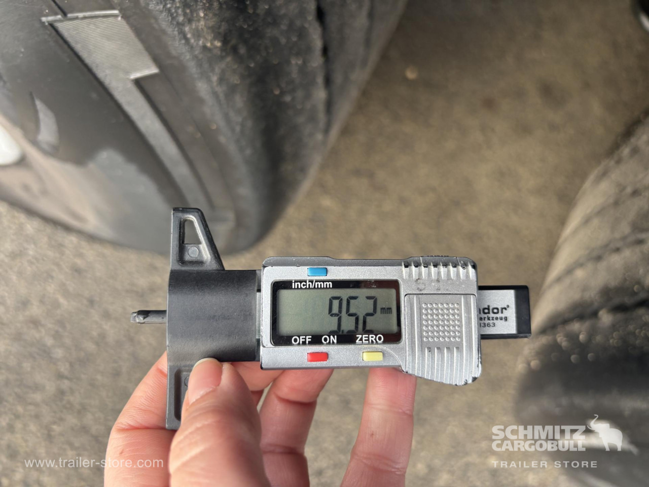 SCHMITZ Curtainsider Standard - Semi-reboque de lona: foto 4 SCHMITZ Curtainsider Standard - Semi-reboque de lona: foto 4