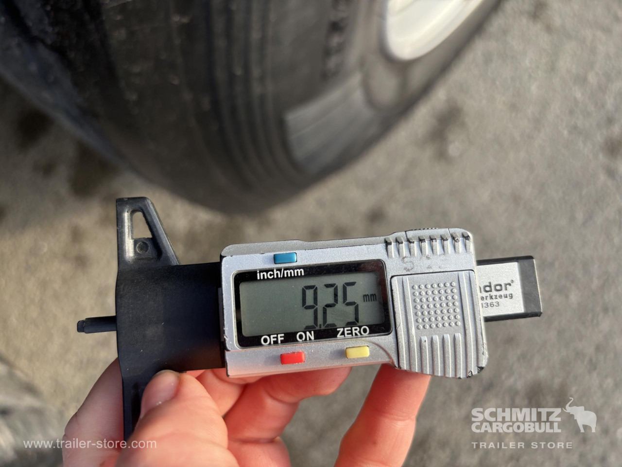 SCHMITZ Curtainsider Standard - Semi-reboque de lona: foto 3 SCHMITZ Curtainsider Standard - Semi-reboque de lona: foto 3