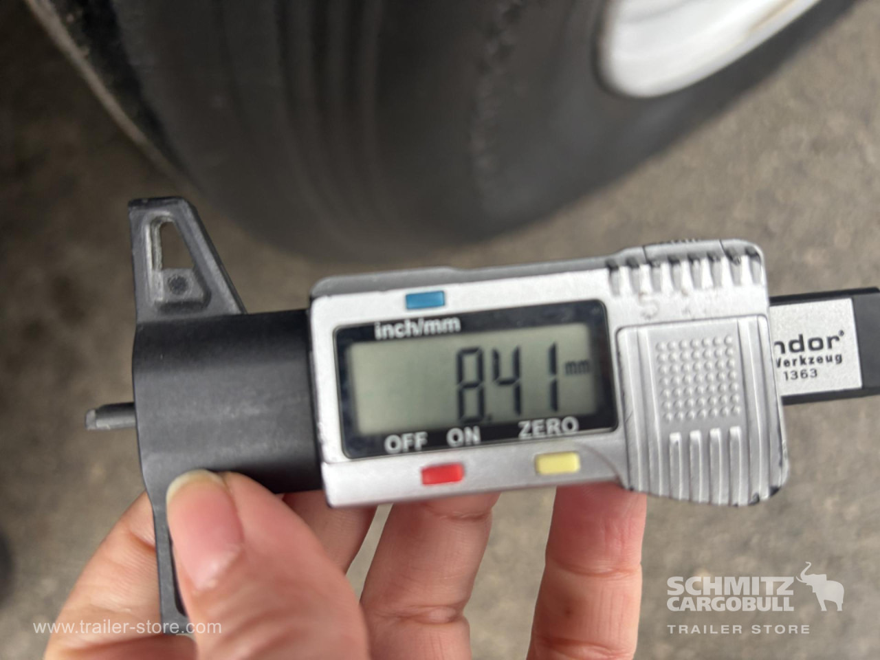 SCHMITZ Curtainsider Standard - Semi-reboque de lona: foto 3 SCHMITZ Curtainsider Standard - Semi-reboque de lona: foto 3