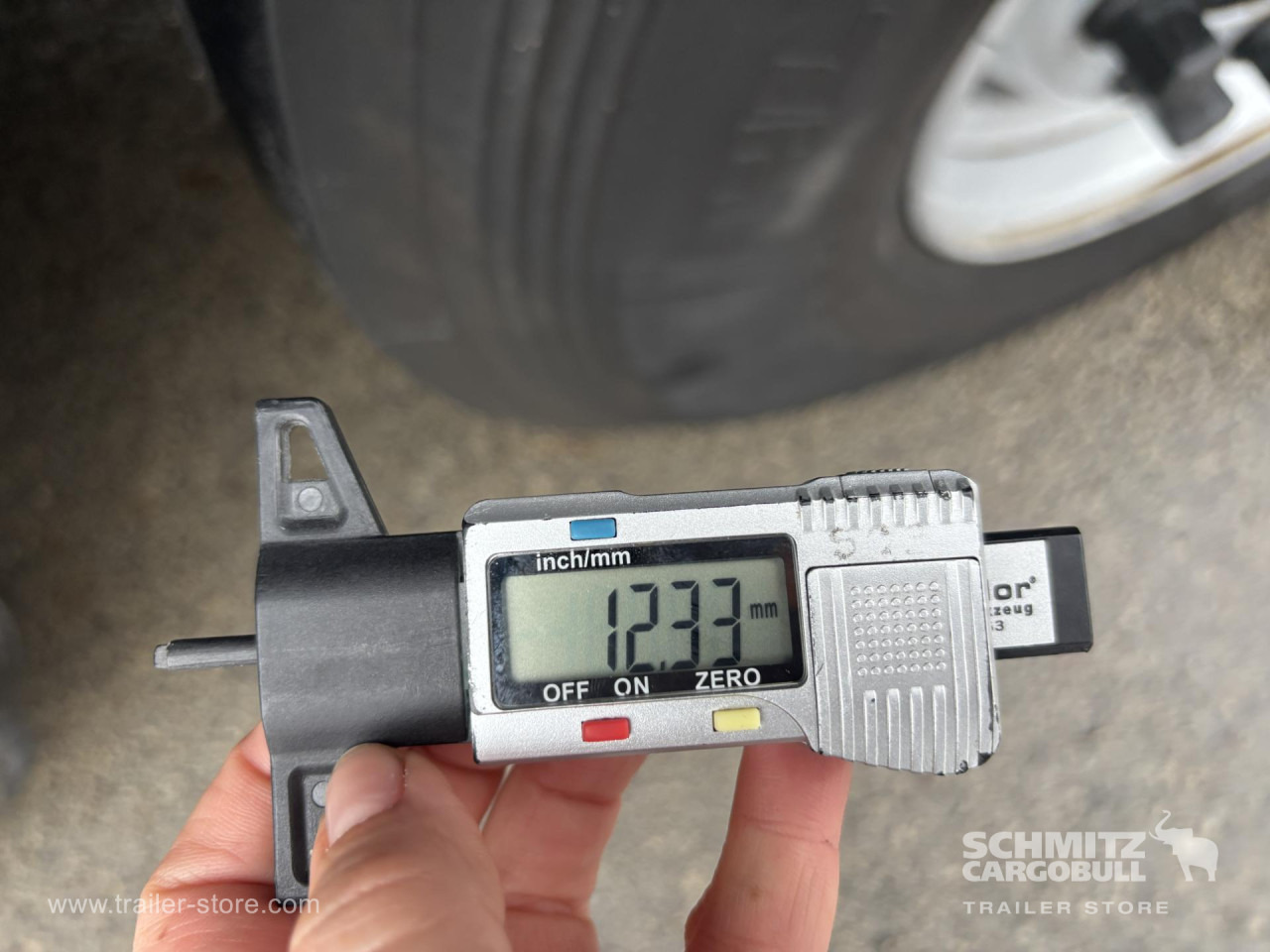 SCHMITZ Curtainsider Standard - Semi-reboque de lona: foto 3 SCHMITZ Curtainsider Standard - Semi-reboque de lona: foto 3