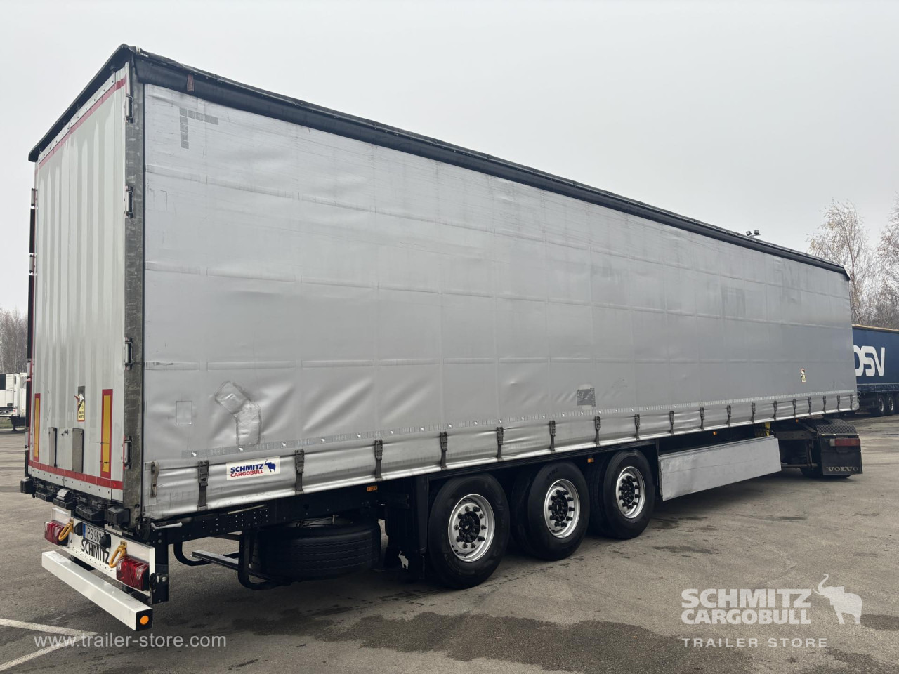 SCHMITZ Curtainsider Standard - Semi-reboque de lona: foto 1 SCHMITZ Curtainsider Standard - Semi-reboque de lona: foto 1