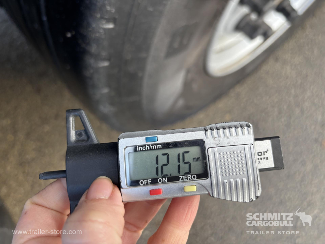 SCHMITZ Curtainsider Standard - Semi-reboque de lona: foto 2 SCHMITZ Curtainsider Standard - Semi-reboque de lona: foto 2