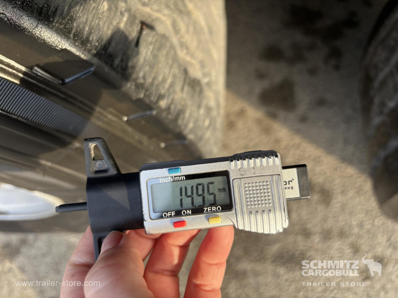 SCHMITZ Curtainsider Standard - Semi-reboque de lona: foto 2 SCHMITZ Curtainsider Standard - Semi-reboque de lona: foto 2