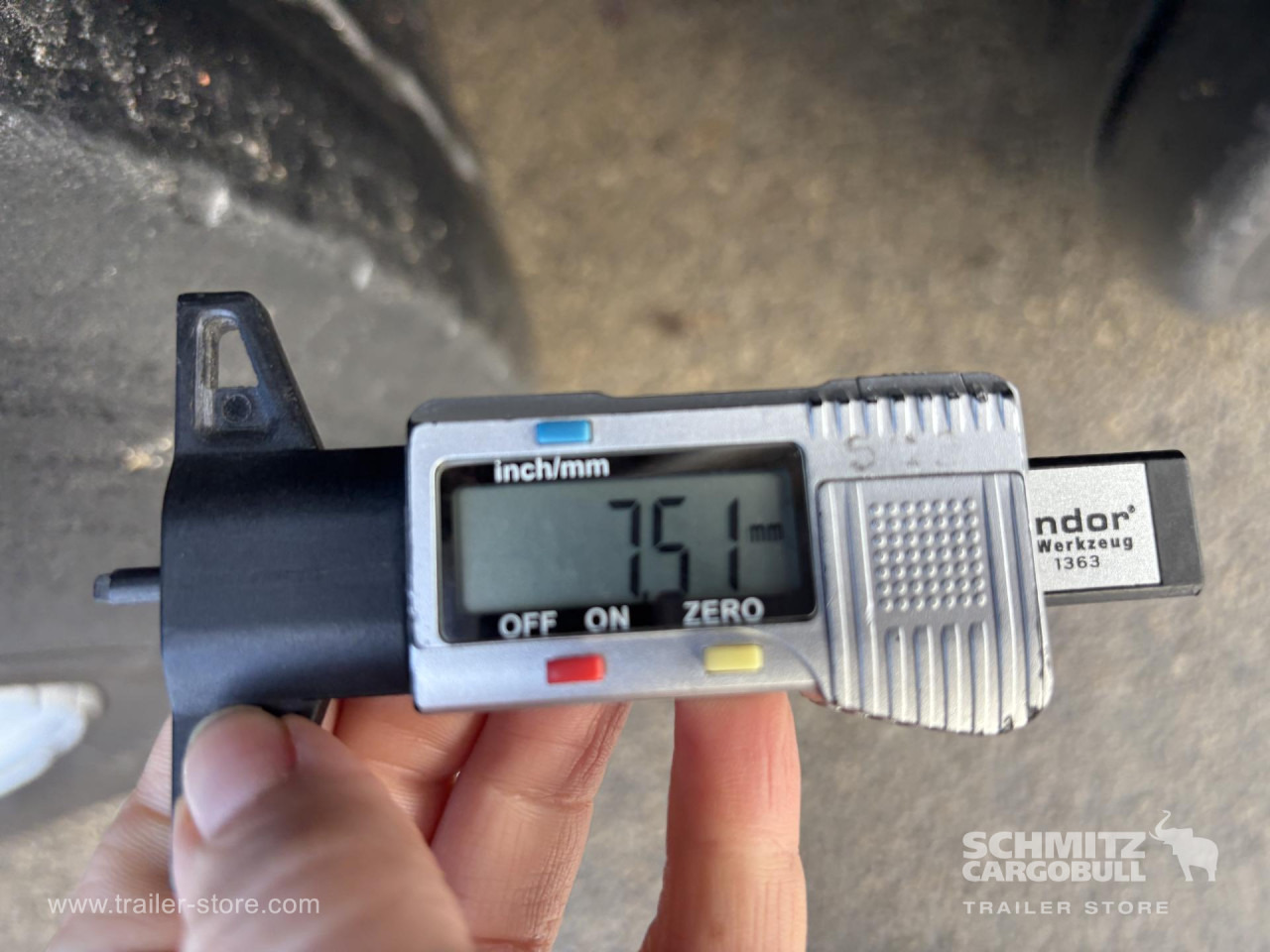 SCHMITZ Curtainsider Standard - Semi-reboque de lona: foto 3 SCHMITZ Curtainsider Standard - Semi-reboque de lona: foto 3