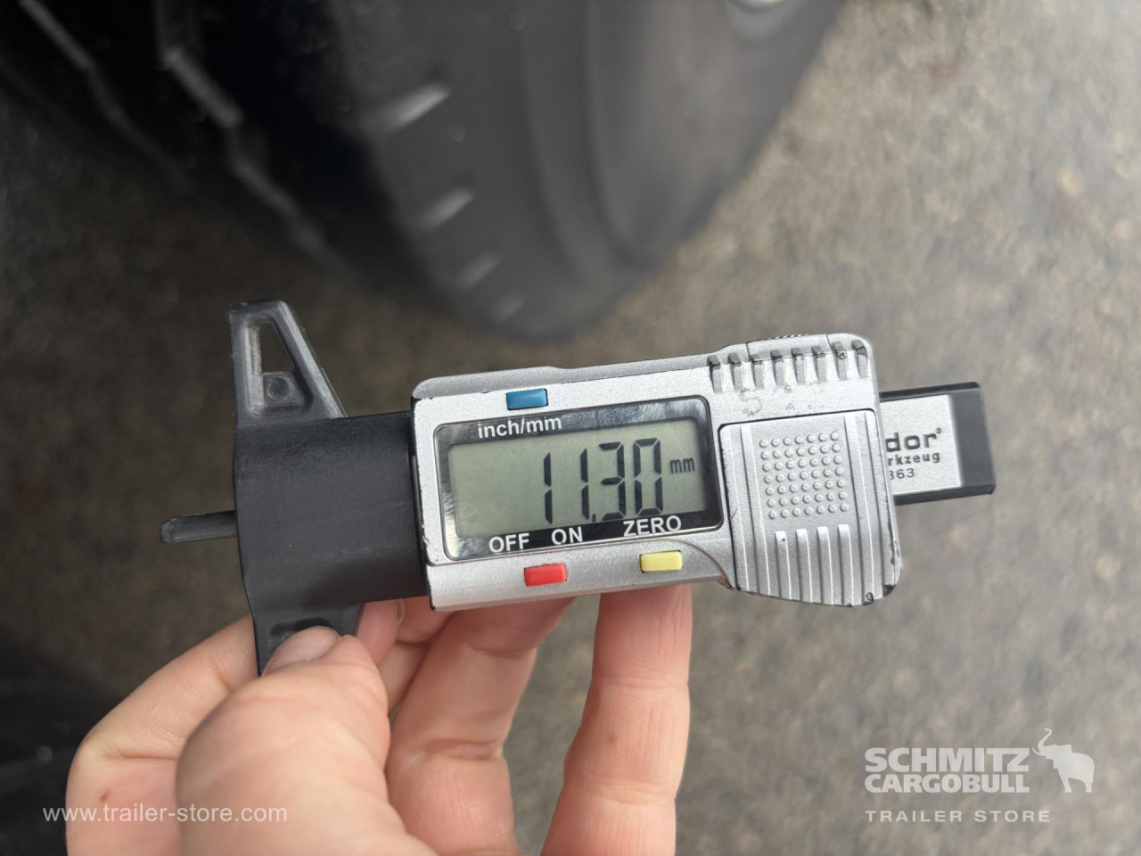 SCHMITZ Curtainsider Standard - Semi-reboque de lona: foto 3 SCHMITZ Curtainsider Standard - Semi-reboque de lona: foto 3