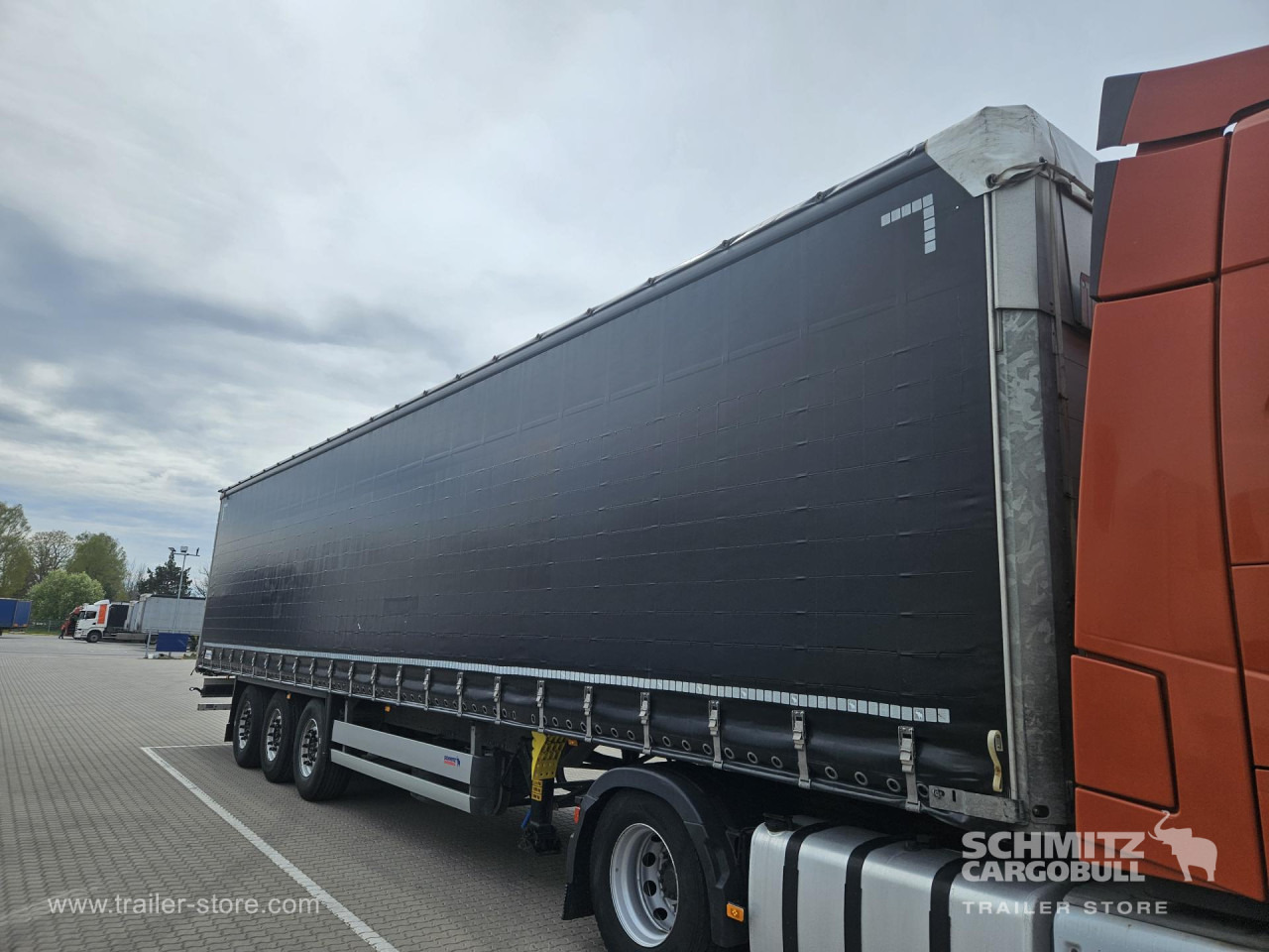 SCHMITZ Curtainsider Standard - Semi-reboque de lona: foto 4 SCHMITZ Curtainsider Standard - Semi-reboque de lona: foto 4