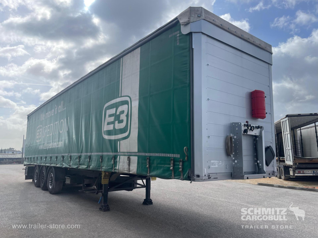 SCHMITZ Curtainsider Standard - Semi-reboque de lona: foto 1 SCHMITZ Curtainsider Standard - Semi-reboque de lona: foto 1
