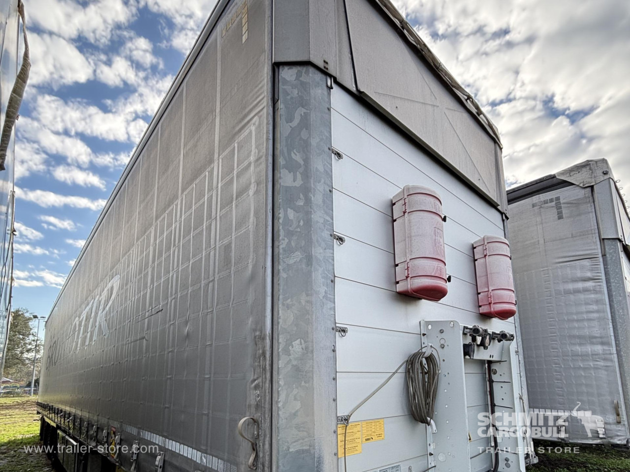 SCHMITZ Curtainsider Varios - Semi-reboque de lona: foto 1 SCHMITZ Curtainsider Varios - Semi-reboque de lona: foto 1