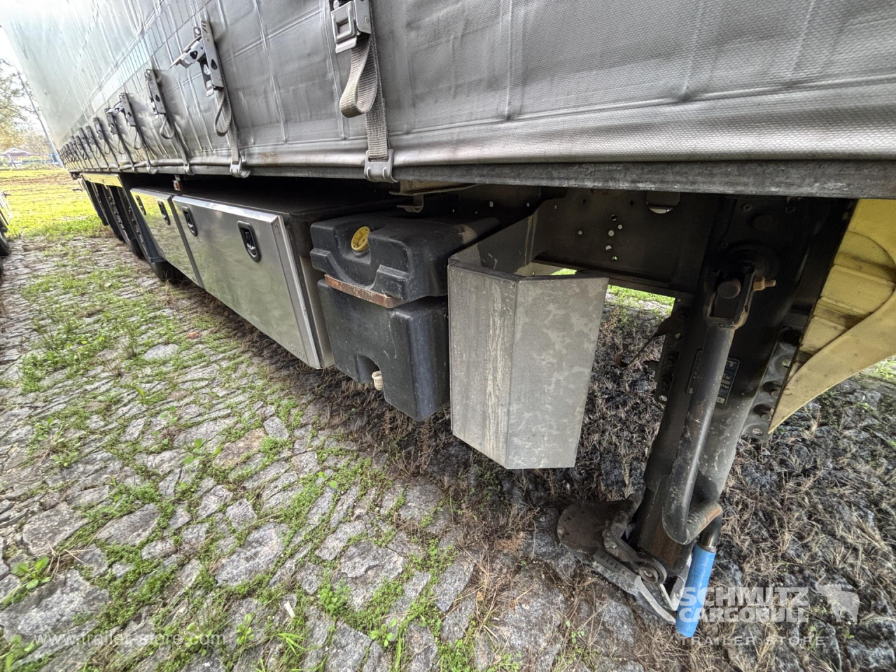 SCHMITZ Curtainsider Varios - Semi-reboque de lona: foto 4 SCHMITZ Curtainsider Varios - Semi-reboque de lona: foto 4