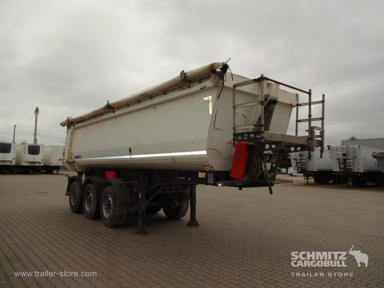 SCHMITZ Tipper Steel half pipe body 28m³ - Semi-reboque basculante: foto 4 SCHMITZ Tipper Steel half pipe body 28m³ - Semi-reboque basculante: foto 4
