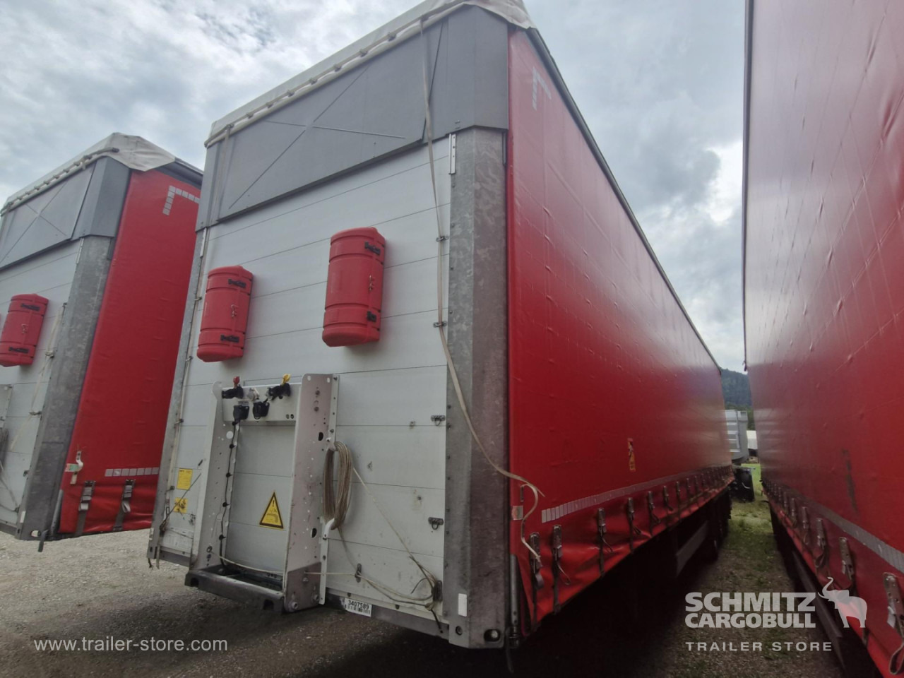 SCHMITZ Curtainsider Varios - Semi-reboque de lona: foto 2 SCHMITZ Curtainsider Varios - Semi-reboque de lona: foto 2