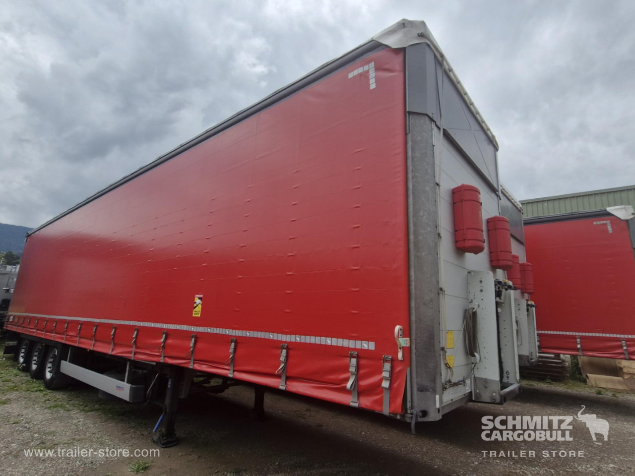 SCHMITZ Curtainsider Varios - Semi-reboque de lona: foto 1 SCHMITZ Curtainsider Varios - Semi-reboque de lona: foto 1