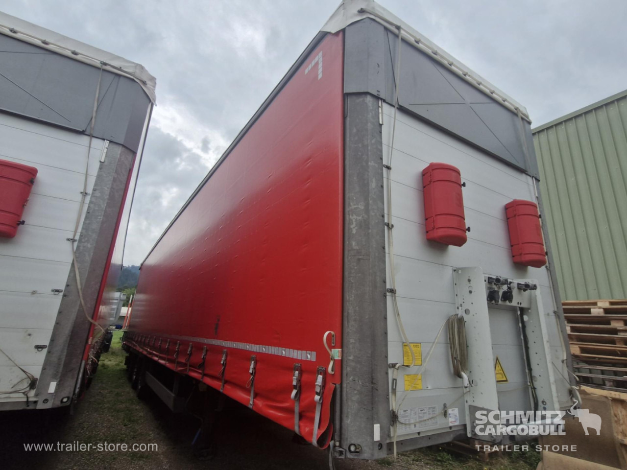 SCHMITZ Curtainsider Varios - Semi-reboque de lona: foto 1 SCHMITZ Curtainsider Varios - Semi-reboque de lona: foto 1
