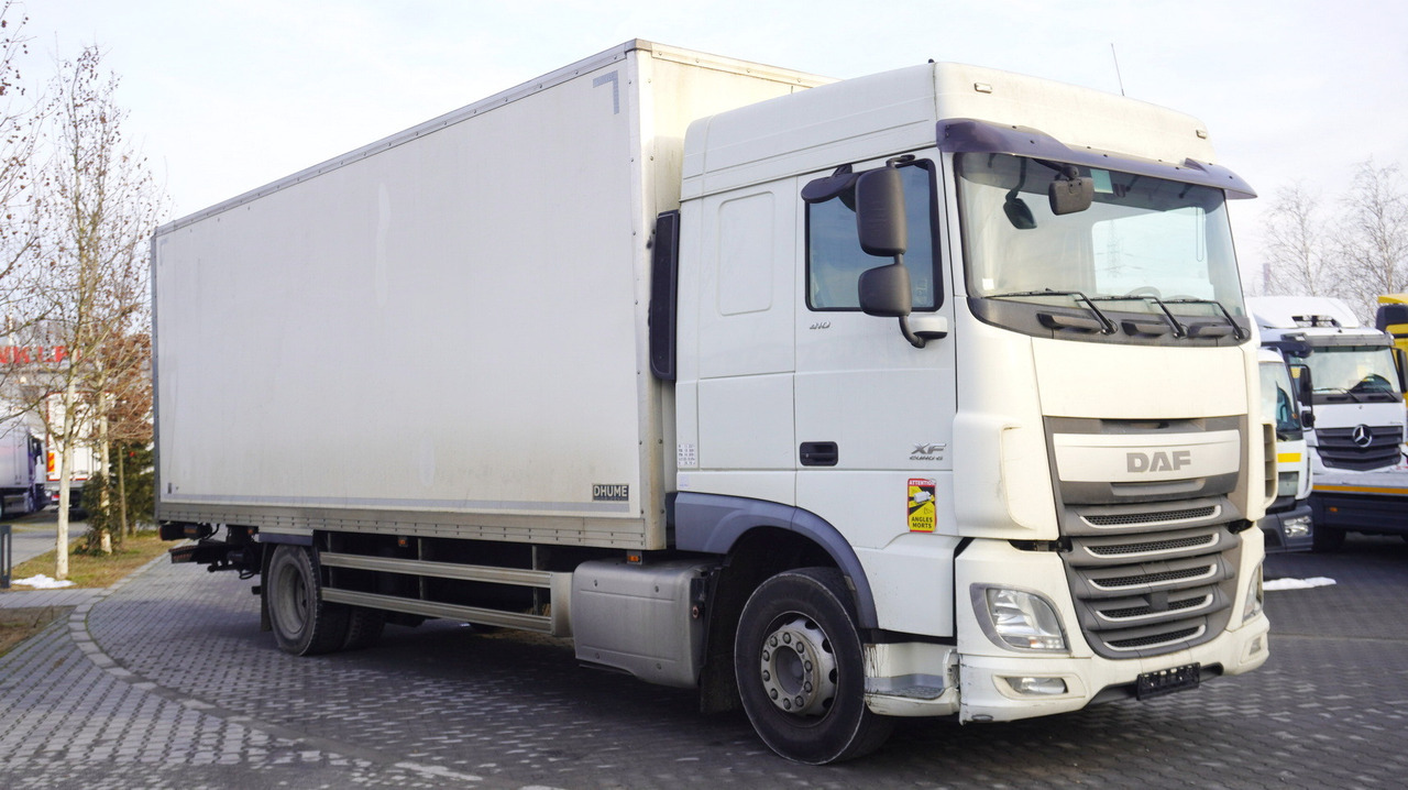 DAF XF 410 EURO 6 /410 HP / 20 EPAL / Dhollandia lift 1500 kg - Camião furgão: foto 1 DAF XF 410 EURO 6 /410 HP / 20 EPAL / Dhollandia lift 1500 kg - Camião furgão: foto 1