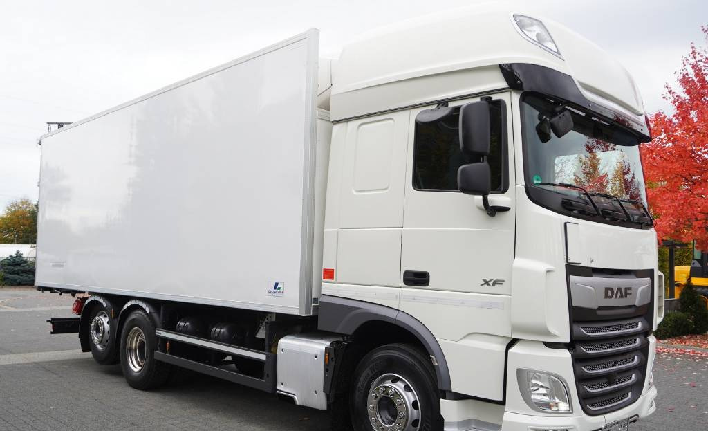 DAF XF 450 6×2 E6 / Refrigerator Lacapitaine / ATP/FRC to 2027 / 18 pallets - Camião frigorífico: foto 3 DAF XF 450 6×2 E6 / Refrigerator Lacapitaine / ATP/FRC to 2027 / 18 pallets - Camião frigorífico: foto 3