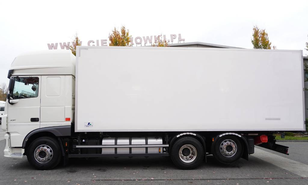 DAF XF 450 6×2 E6 / Refrigerator Lacapitaine / ATP/FRC to 2027 / 18 pallets - Camião frigorífico: foto 4 DAF XF 450 6×2 E6 / Refrigerator Lacapitaine / ATP/FRC to 2027 / 18 pallets - Camião frigorífico: foto 4