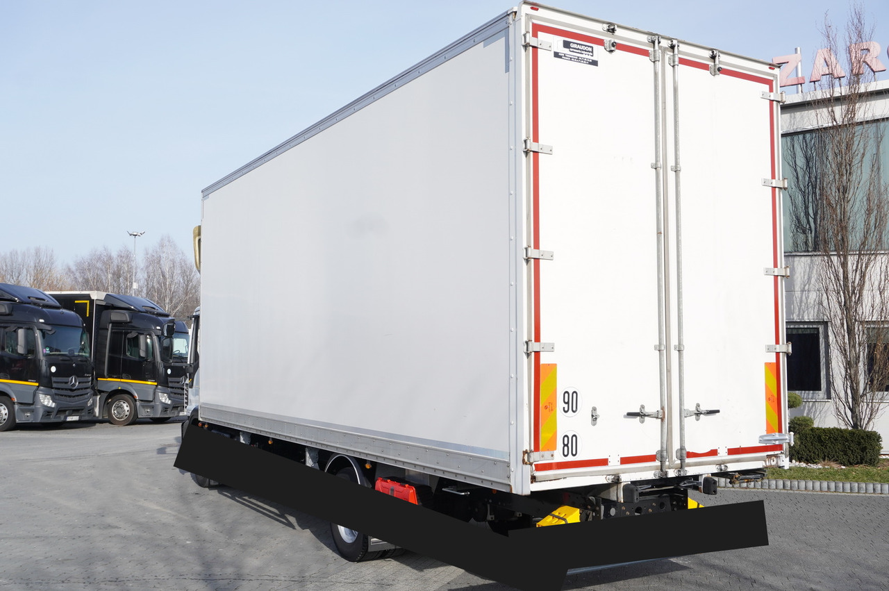 Giraudon 120.190 - Carroçaria para furgões: foto 4 Giraudon 120.190 - Carroçaria para furgões: foto 4