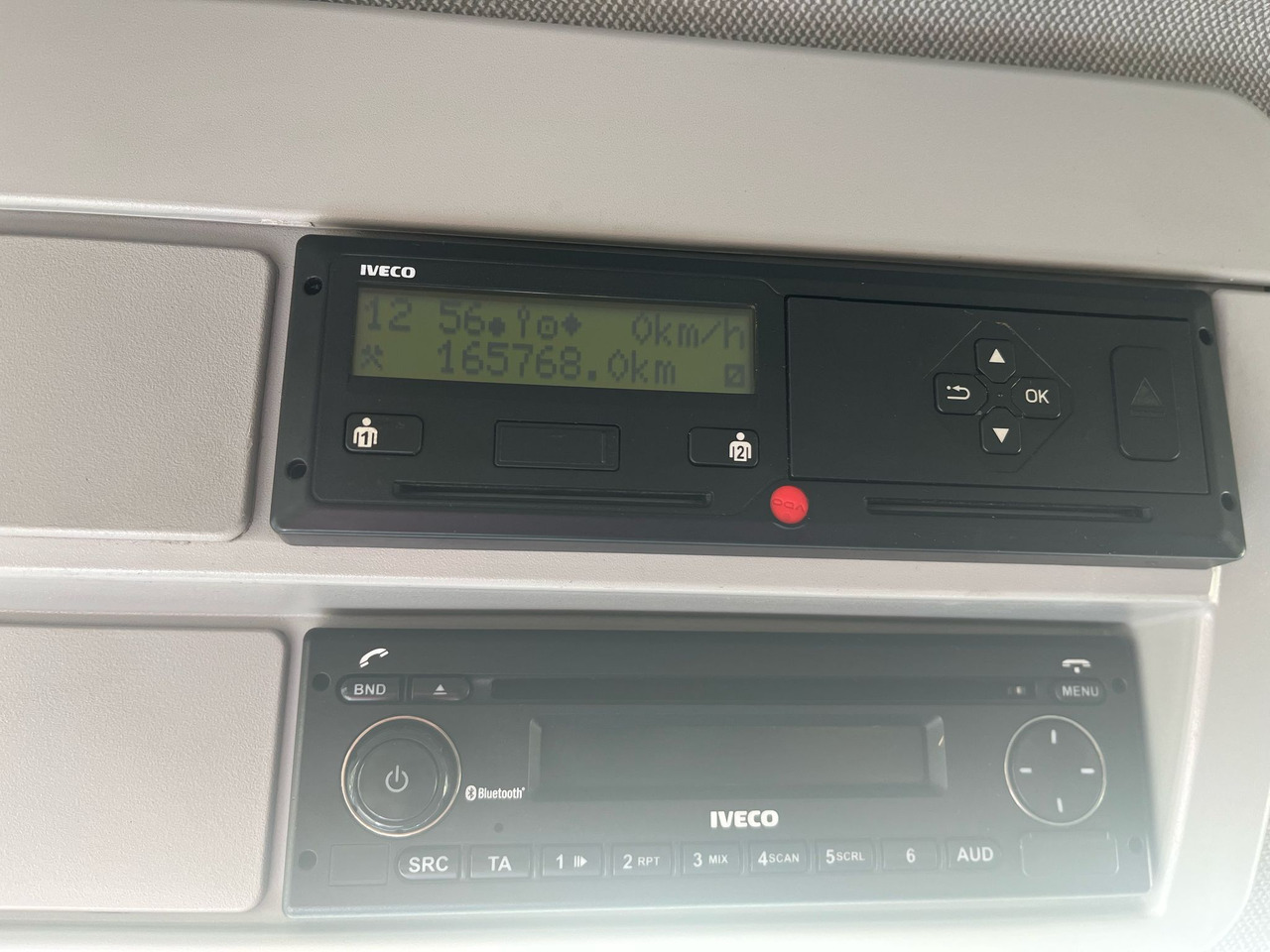 IVECO 120-190 / 160 thousand km !!! / Box 18 EPAL / Dhollandia lift 1500 kg - Camião furgão: foto 2 IVECO 120-190 / 160 thousand km !!! / Box 18 EPAL / Dhollandia lift 1500 kg - Camião furgão: foto 2
