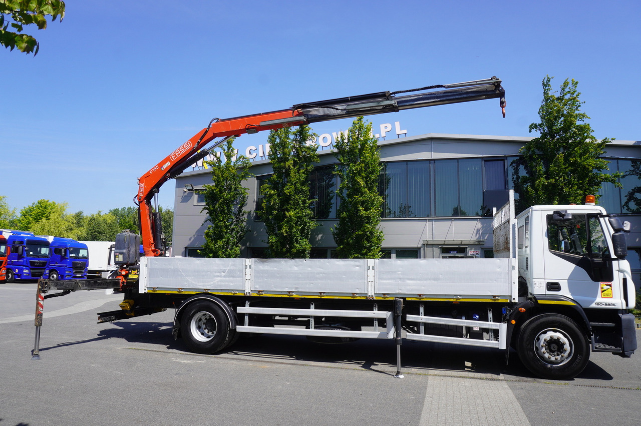 IVECO EUROCARGO 190-280L / FASSI F135A / 8 M / Lift cap. 5580 kg - Camião de caixa aberta/ Plataforma, Camião grua: foto 2 IVECO EUROCARGO 190-280L / FASSI F135A / 8 M / Lift cap. 5580 kg - Camião de caixa aberta/ Plataforma, Camião grua: foto 2