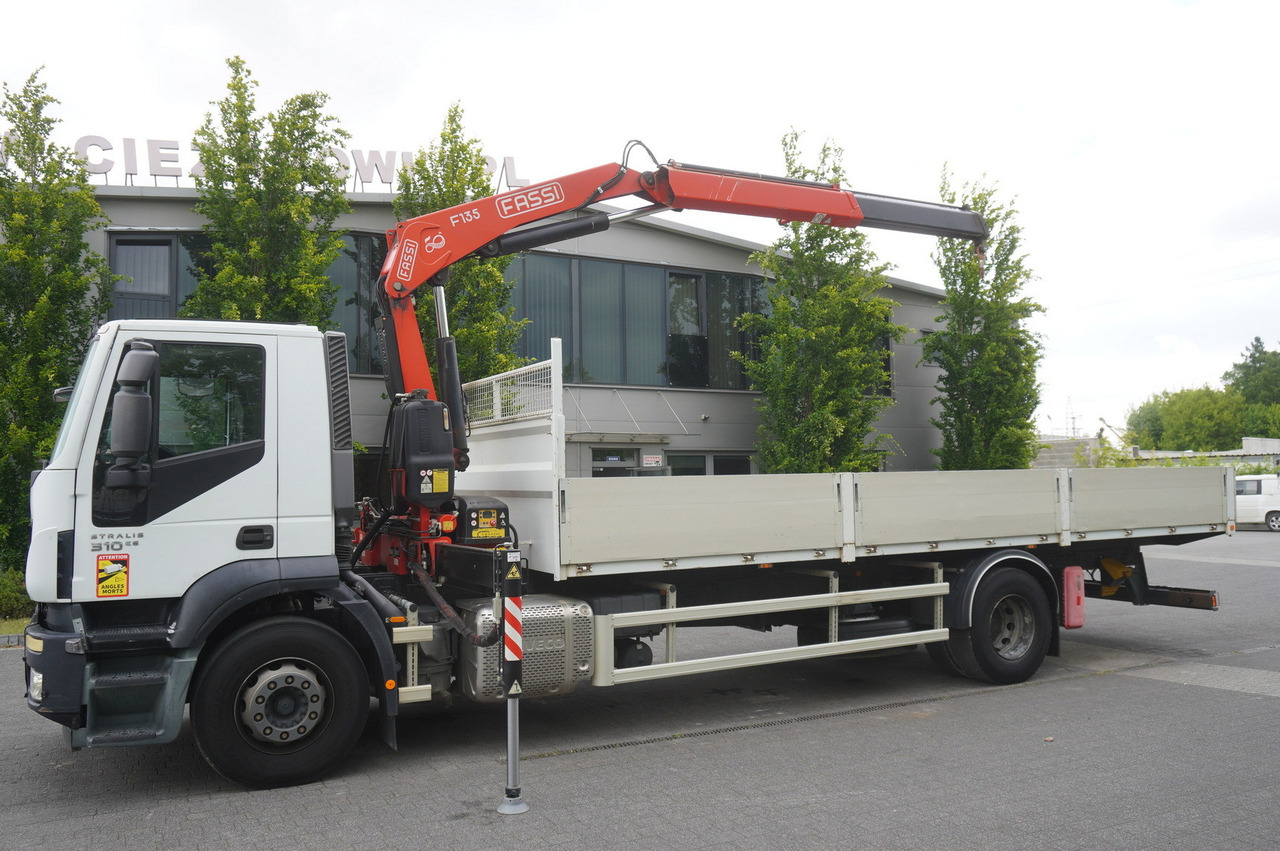 IVECO STRALIS 19.310 E6 / Flatbed 19 EPAL / FASSI F135 / 225 MTH! / 5.7 T - Camião de caixa aberta/ Plataforma, Camião grua: foto 4 IVECO STRALIS 19.310 E6 / Flatbed 19 EPAL / FASSI F135 / 225 MTH! / 5.7 T - Camião de caixa aberta/ Plataforma, Camião grua: foto 4