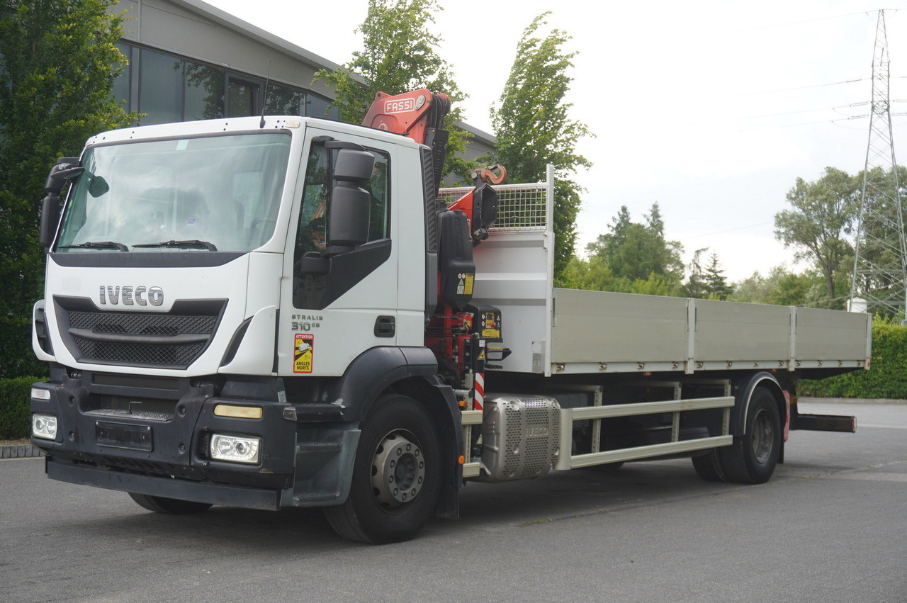 IVECO STRALIS 19.310 E6 / Flatbed 19 EPAL / FASSI F135 / 225 MTH! / 5.7 T - Camião de caixa aberta/ Plataforma, Camião grua: foto 3 IVECO STRALIS 19.310 E6 / Flatbed 19 EPAL / FASSI F135 / 225 MTH! / 5.7 T - Camião de caixa aberta/ Plataforma, Camião grua: foto 3