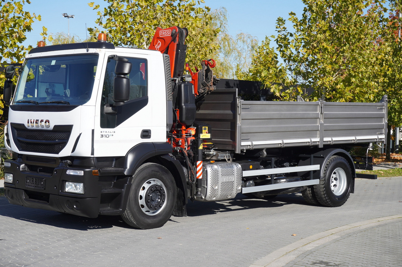 IVECO Stralis 310 E6 / NEW 3-sided tipper / Fassi F135 crane with remote control - Camião basculante, Camião grua: foto 3 IVECO Stralis 310 E6 / NEW 3-sided tipper / Fassi F135 crane with remote control - Camião basculante, Camião grua: foto 3