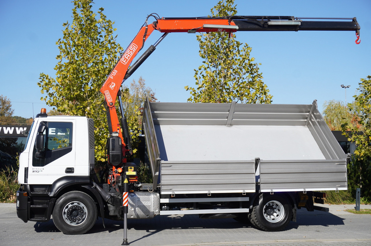IVECO Stralis 310 E6 / NEW 3-sided tipper / Fassi F135 crane with remote control - Camião grua: foto 5 IVECO Stralis 310 E6 / NEW 3-sided tipper / Fassi F135 crane with remote control - Camião grua: foto 5