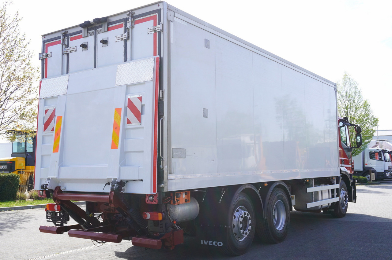 Iveco Stralis 310 6×2 E6 Refrigerator/ ATP/FRC / 18 pallets / Tail lift - Camião frigorífico: foto 4 Iveco Stralis 310 6×2 E6 Refrigerator/ ATP/FRC / 18 pallets / Tail lift - Camião frigorífico: foto 4