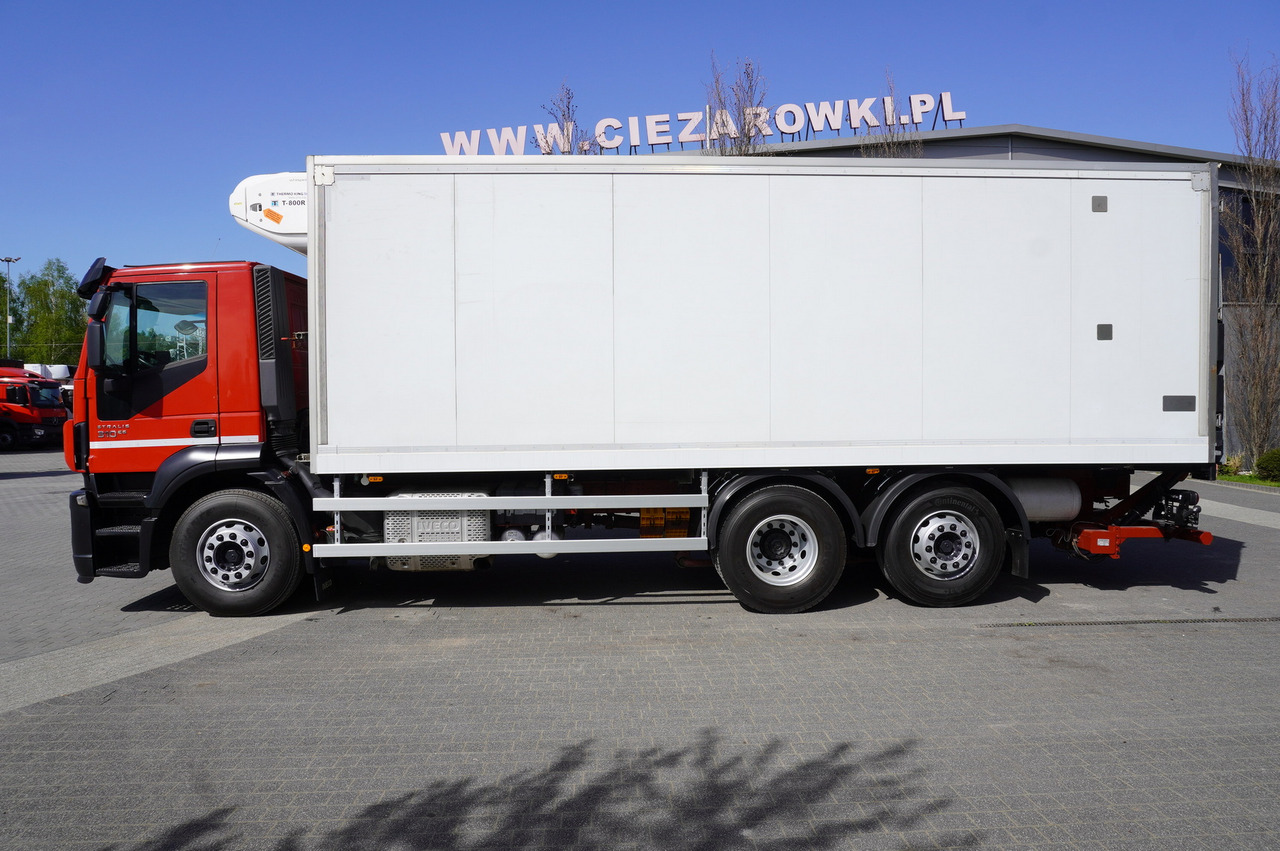 Iveco Stralis 310 6×2 E6 Refrigerator/ ATP/FRC / 18 pallets / Tail lift - Camião frigorífico: foto 2 Iveco Stralis 310 6×2 E6 Refrigerator/ ATP/FRC / 18 pallets / Tail lift - Camião frigorífico: foto 2