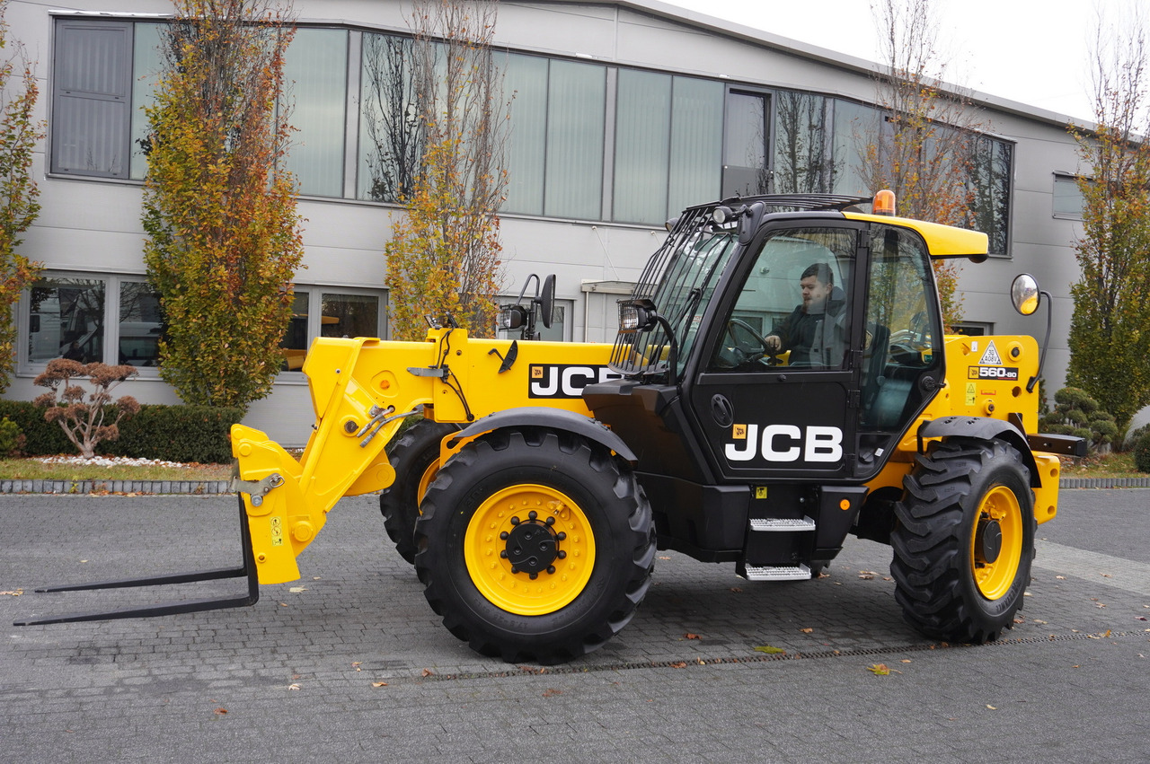 JCB 560-80 / 6 ton lifting capacity / power 146 HP - Empilhador telescópico: foto 4 JCB 560-80 / 6 ton lifting capacity / power 146 HP - Empilhador telescópico: foto 4