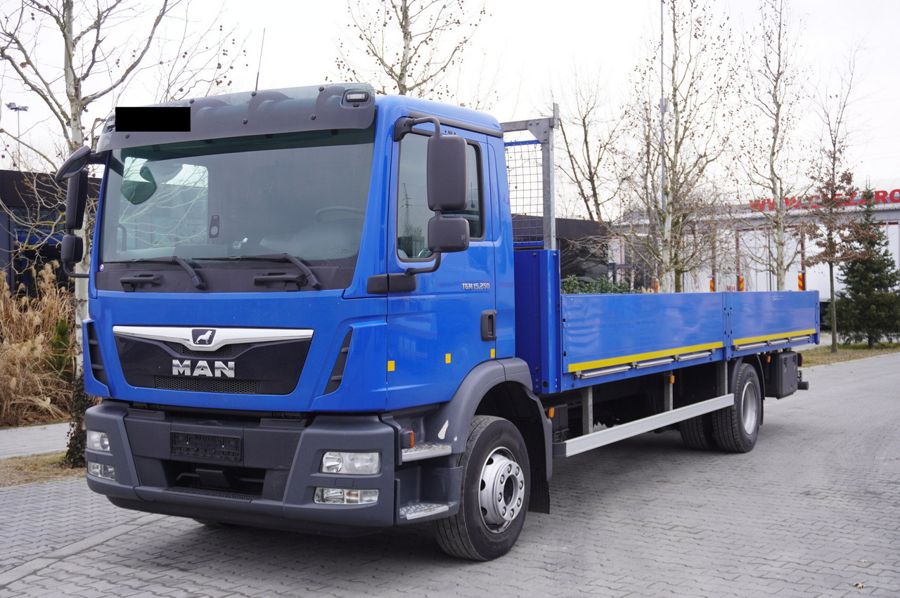 MAN TGM 15.250 / 160,000 km! / 2021 / Flatbed 18 EPAL / 8.8 t capacity - Camião de caixa aberta/ Plataforma: foto 1 MAN TGM 15.250 / 160,000 km! / 2021 / Flatbed 18 EPAL / 8.8 t capacity - Camião de caixa aberta/ Plataforma: foto 1