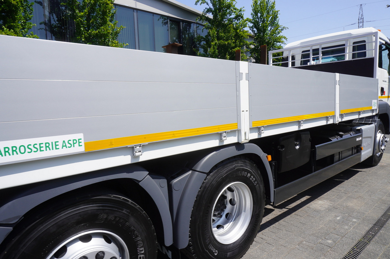 Camião de caixa aberta/ Plataforma, Camião grua MAN TGS 26.360 Flatbed / Fassi F175 7.7 T / steered 3rd axle: foto 15