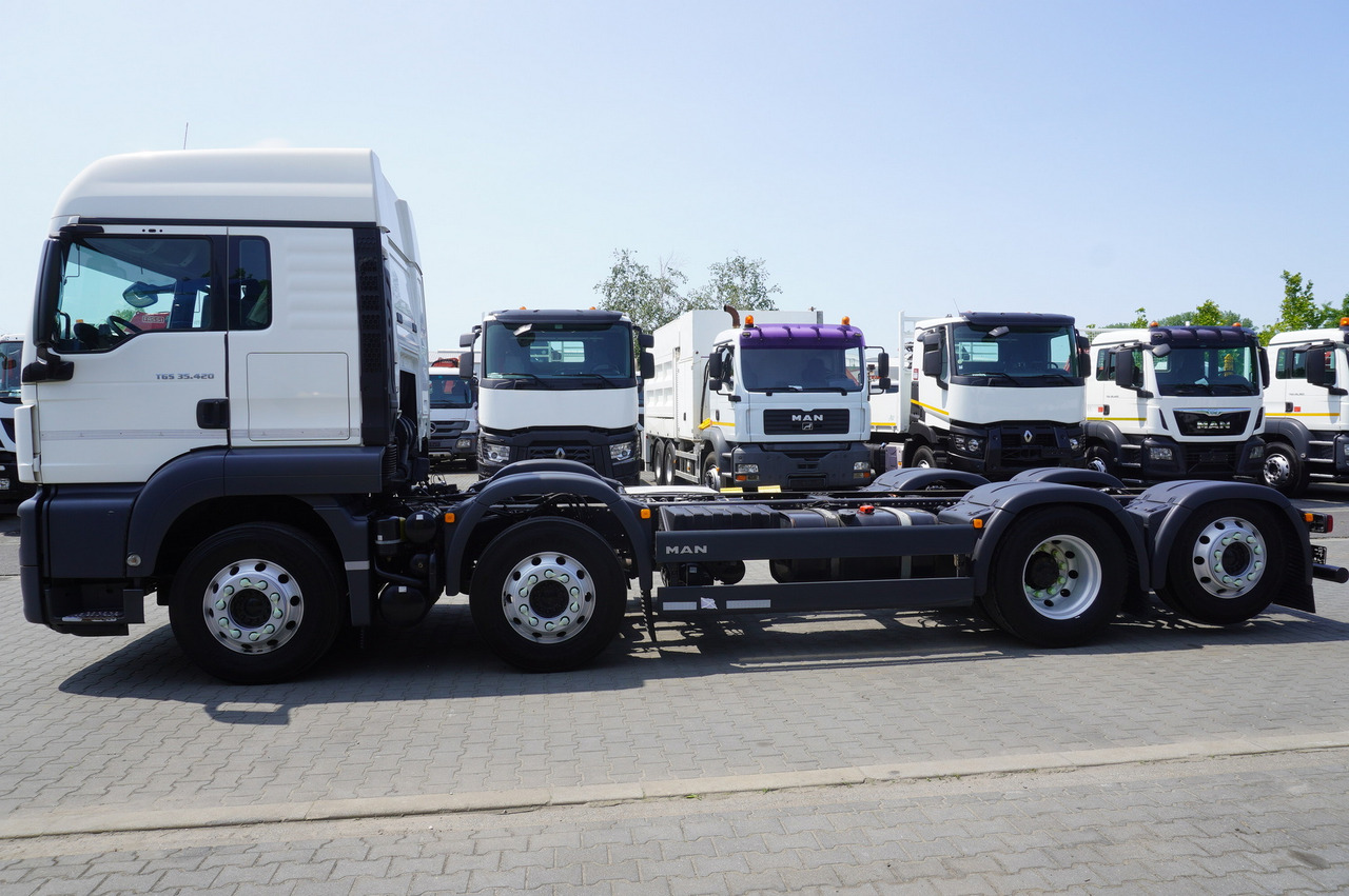 MAN TGS 35.420 8x2 / Chassis 6.4 m / 3 steered axles - Camião chassi: foto 3 MAN TGS 35.420 8x2 / Chassis 6.4 m / 3 steered axles - Camião chassi: foto 3