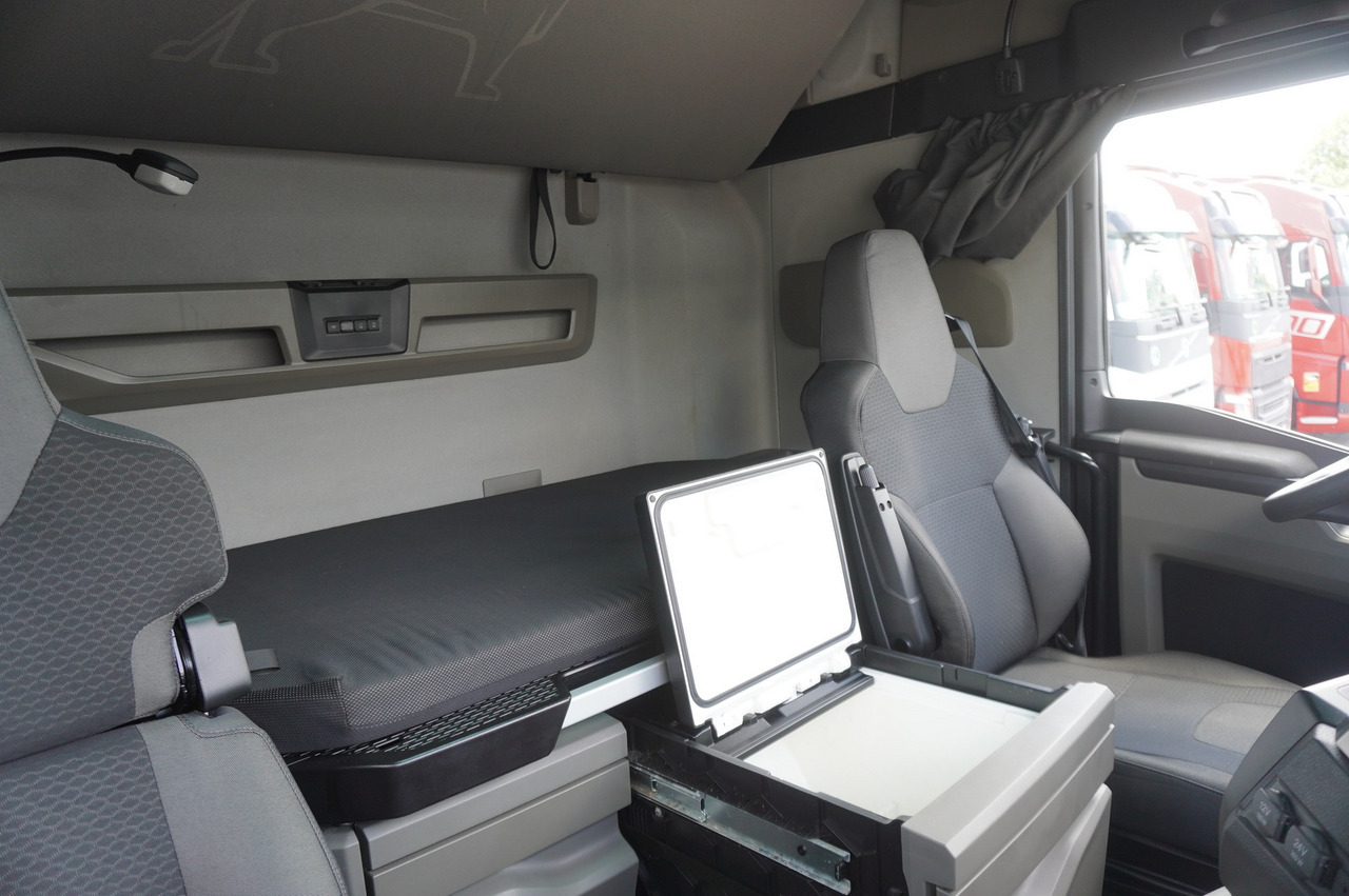 Camião de lona MAN TGX 18.470 / 2022 / Curtainsider 19 EPAL / Retarder / 15 units: foto 28 Camião de lona MAN TGX 18.470 / 2022 / Curtainsider 19 EPAL / Retarder / 15 units: foto 28