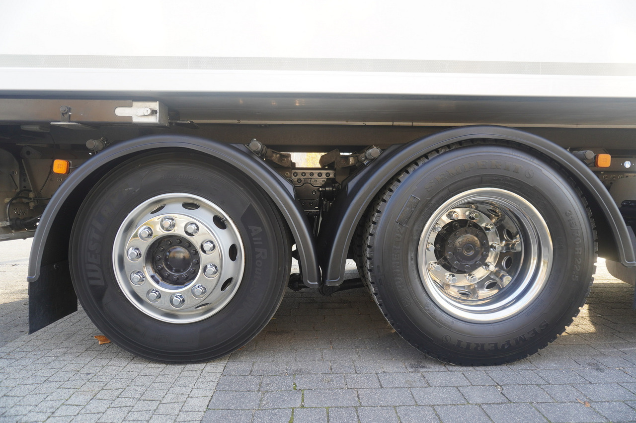 Camião frigorífico MAN TGX 26.480 / 6x2 / Igloocar refrigerator 18 pallets / Thermoking: foto 9 Camião frigorífico MAN TGX 26.480 / 6x2 / Igloocar refrigerator 18 pallets / Thermoking: foto 9