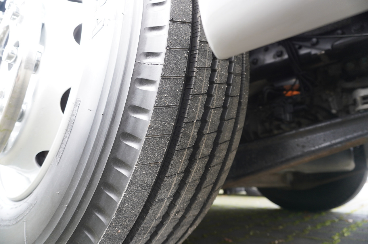 Camião frigorífico MAN TGX 26.480 / 6x2 / Igloocar refrigerator 18 pallets / Thermoking: foto 28 Camião frigorífico MAN TGX 26.480 / 6x2 / Igloocar refrigerator 18 pallets / Thermoking: foto 28