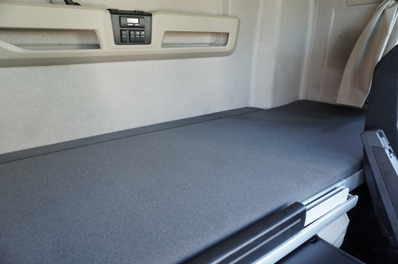 Locação financeira de MAN TGX 26.500 E6 XXL / Schmitz 19 pallets / Thermoking / steering axle MAN TGX 26.500 E6 XXL / Schmitz 19 pallets / Thermoking / steering axle: foto 46 Locação financeira de MAN TGX 26.500 E6 XXL / Schmitz 19 pallets / Thermoking / steering axle MAN TGX 26.500 E6 XXL / Schmitz 19 pallets / Thermoking / steering axle: foto 46