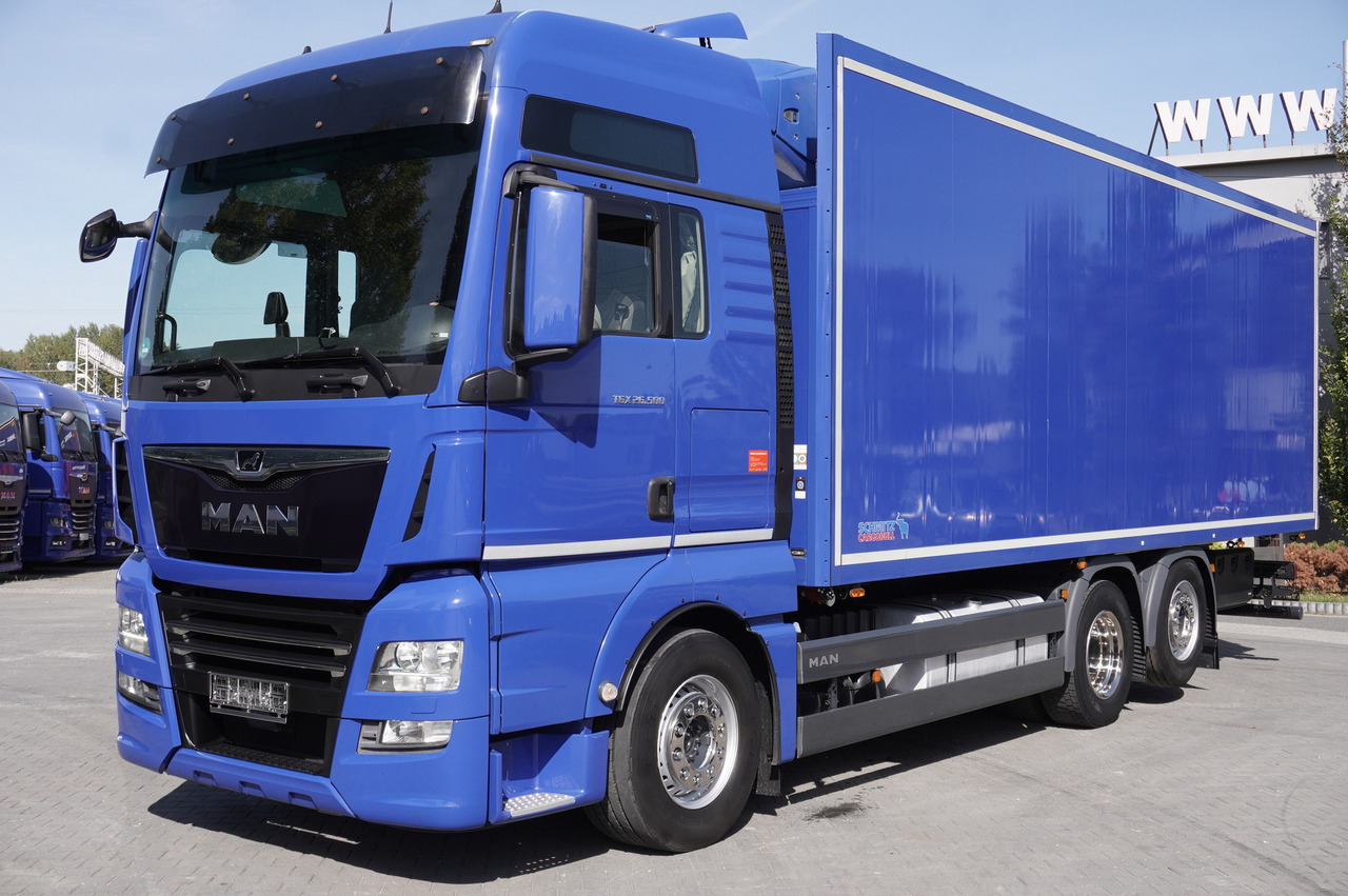 MAN TGX 26.500 E6 XXL / Schmitz 19 pallets / Thermoking / steering axle - Camião frigorífico: foto 1 MAN TGX 26.500 E6 XXL / Schmitz 19 pallets / Thermoking / steering axle - Camião frigorífico: foto 1