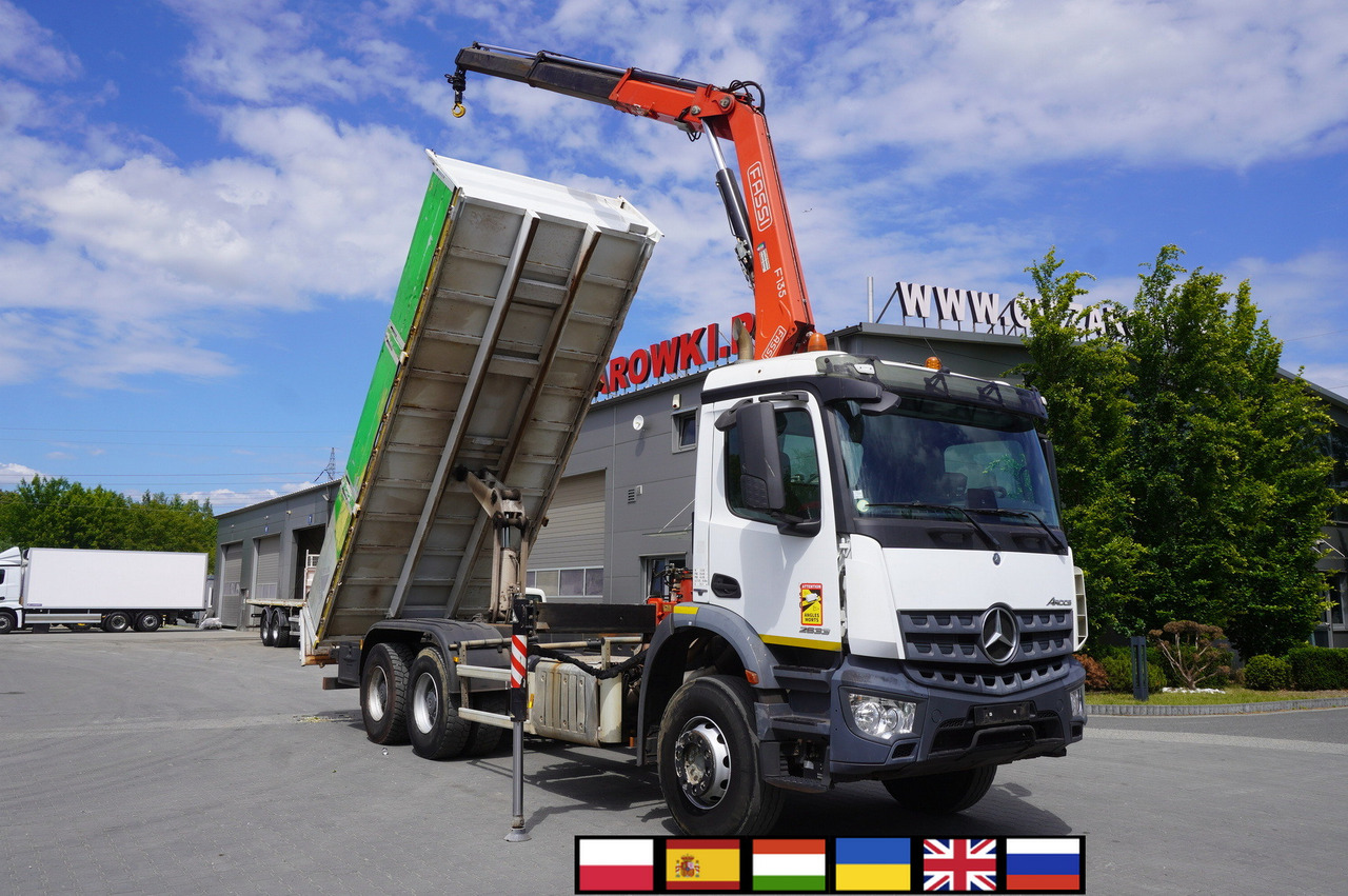 MERCEDES-BENZ AROCS 2633 6x4 / 5.5 T crane FASSI F135 / Tipper 15 EPAL - Camião basculante, Camião grua: foto 1 MERCEDES-BENZ AROCS 2633 6x4 / 5.5 T crane FASSI F135 / Tipper 15 EPAL - Camião basculante, Camião grua: foto 1