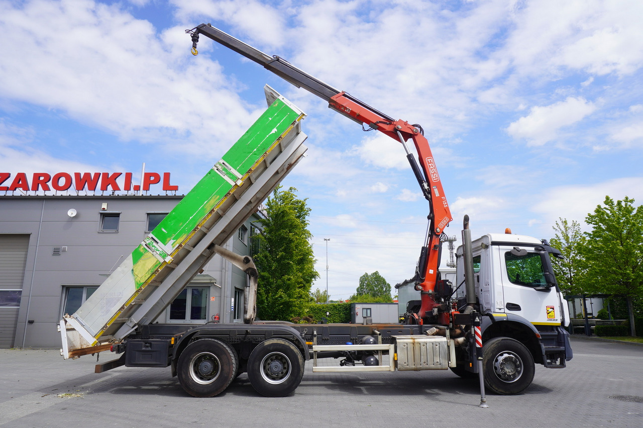 MERCEDES-BENZ AROCS 2633 6x4 / 5.5 T crane FASSI F135 / Tipper 15 EPAL - Camião de caixa aberta/ Plataforma, Camião grua: foto 4 MERCEDES-BENZ AROCS 2633 6x4 / 5.5 T crane FASSI F135 / Tipper 15 EPAL - Camião de caixa aberta/ Plataforma, Camião grua: foto 4