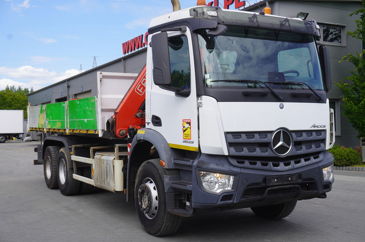 MERCEDES-BENZ AROCS 2633 6x4 / 5.5 T crane FASSI F135 / Tipper 15 EPAL - Camião de caixa aberta/ Plataforma, Camião grua: foto 2 MERCEDES-BENZ AROCS 2633 6x4 / 5.5 T crane FASSI F135 / Tipper 15 EPAL - Camião de caixa aberta/ Plataforma, Camião grua: foto 2