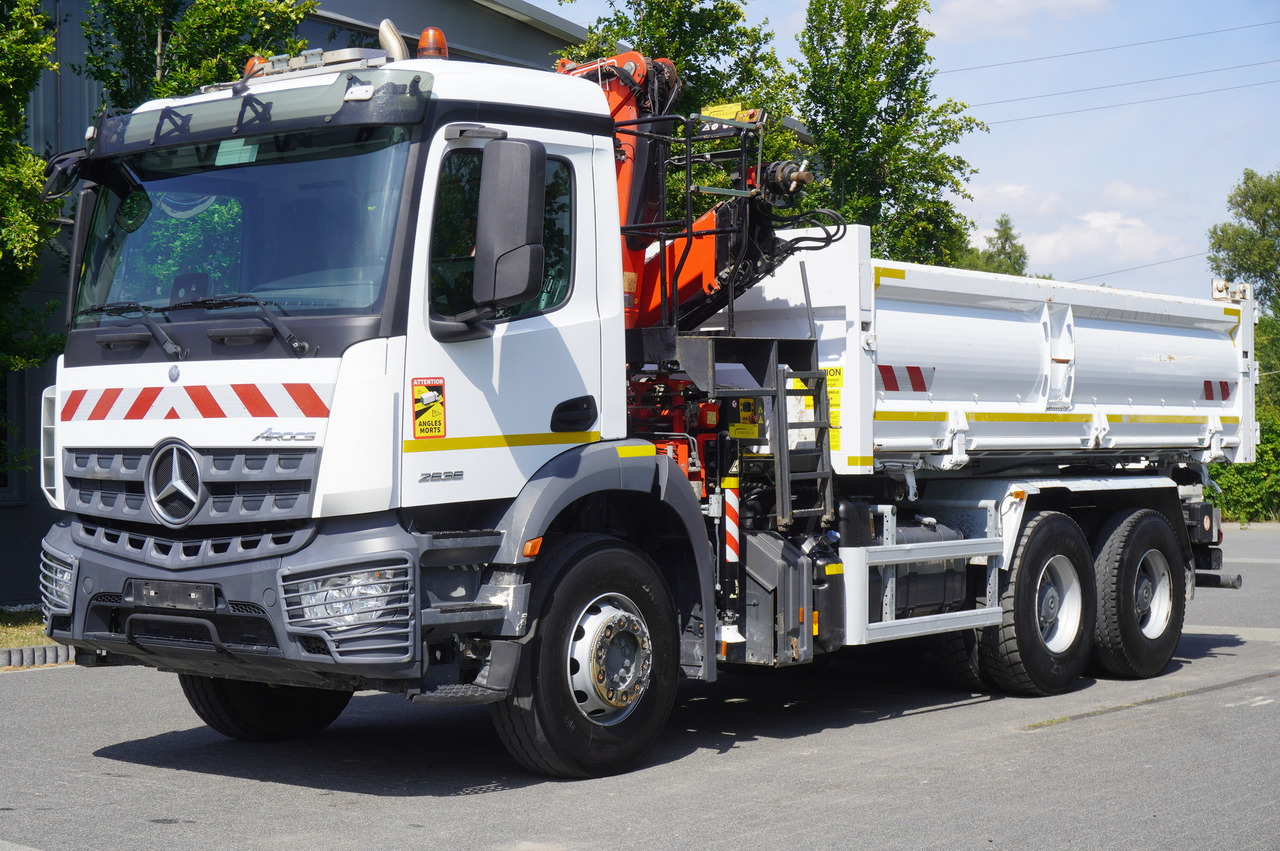 MERCEDES-BENZ AROCS 2636 / Fassi F155A.0.22 crane 6t / 120 tho. km / 3-sided dump truck / 2 x Bordmatic - Camião basculante, Camião grua: foto 3 MERCEDES-BENZ AROCS 2636 / Fassi F155A.0.22 crane 6t / 120 tho. km / 3-sided dump truck / 2 x Bordmatic - Camião basculante, Camião grua: foto 3
