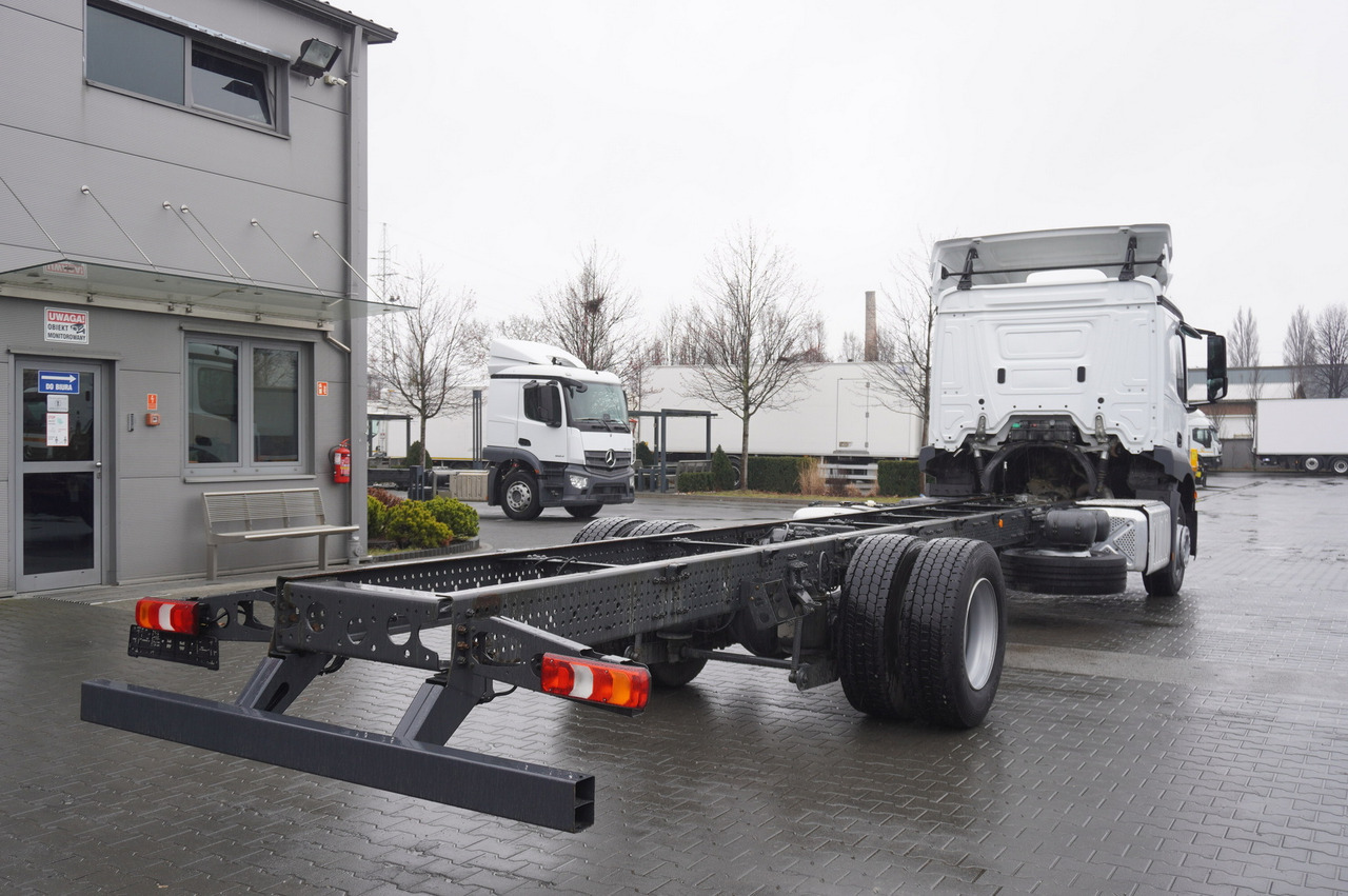 MERCEDES-BENZ Actros 1824 / 9.1 m chassis / ADR AT / sleeping cabin - Camião chassi: foto 3 MERCEDES-BENZ Actros 1824 / 9.1 m chassis / ADR AT / sleeping cabin - Camião chassi: foto 3